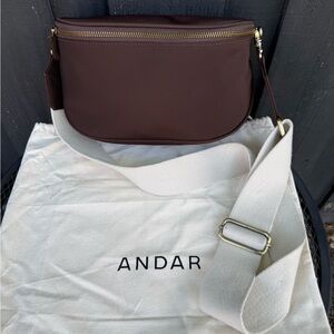 Andar The Waymaker Active Crossbody bag in Chocolate Brown